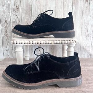 Women’s Coolway Velvet Oxfords Size 8.5